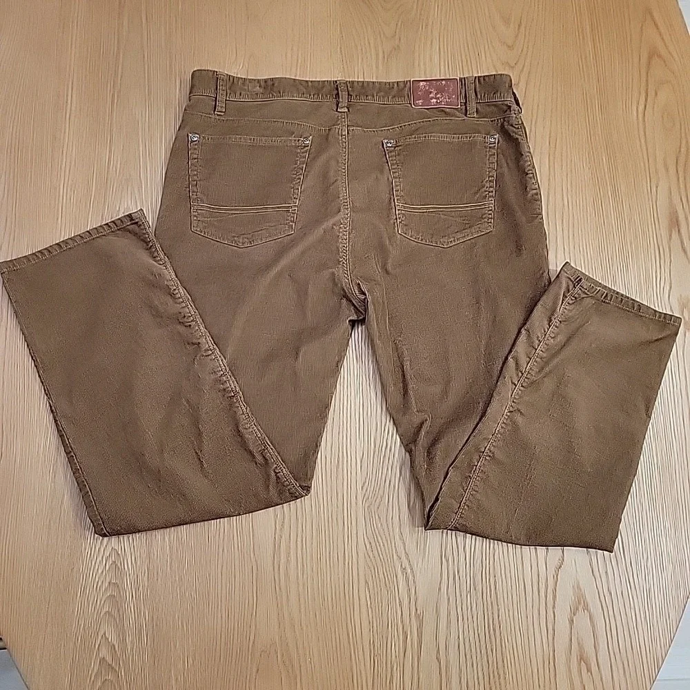 Orvis Corduroy Pants Men's‎ Size 42x32 Brown Flat Front Straight Leg Five Pocket